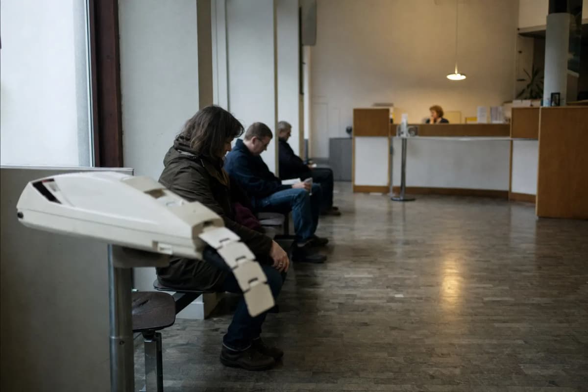 Borgerservice med en skranke og en nummerautomat